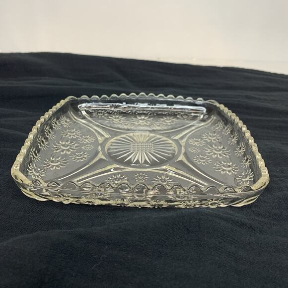 Vintage Pressed Glass Clear Square Dish Daisies Scalloped Edge 6" - Picture 2 of 8